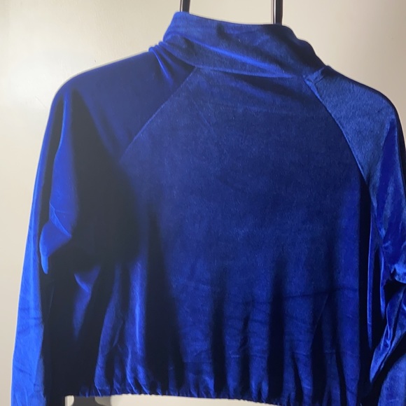 Crop top - Picture 3 of 9